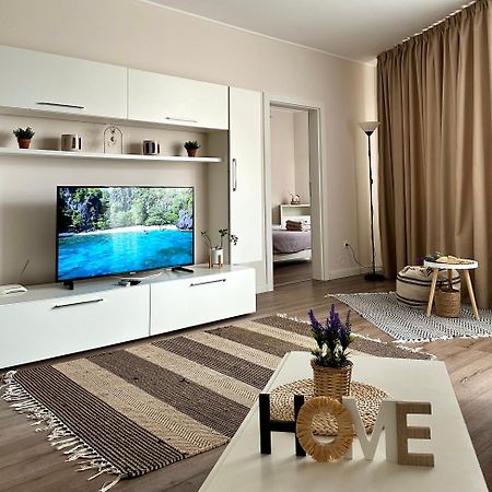 Moonlight Charming Shelter - 3Br 180º Balcony View Leilighet Oradea Eksteriør bilde